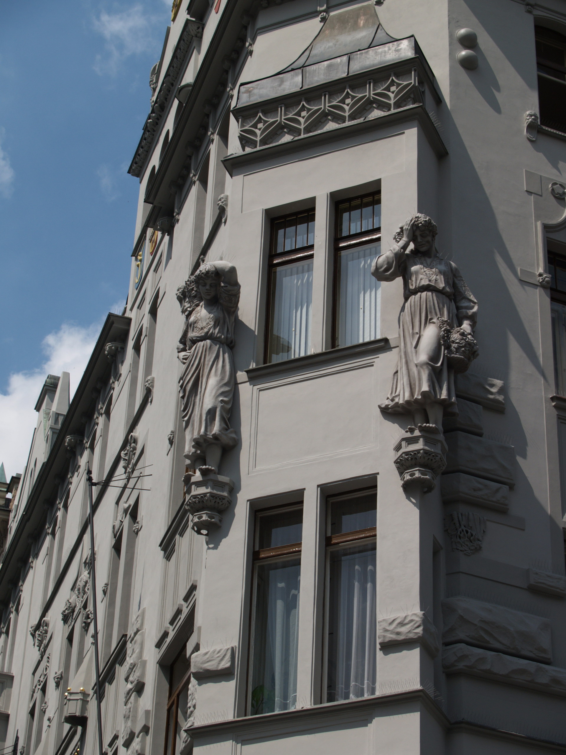Realizace fasády Pařížská 16, Praha